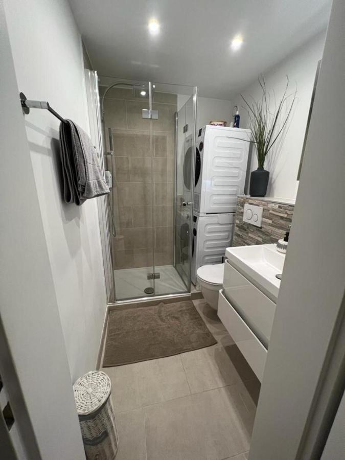 Stylish 1-Bedroom Condo Close To Exhibition Square Bazel Buitenkant foto