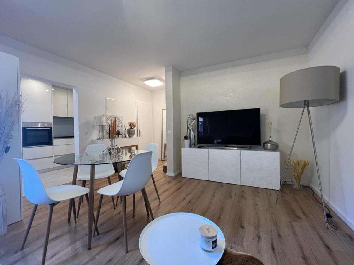 Stylish 1-Bedroom Condo Close To Exhibition Square Bazel Buitenkant foto